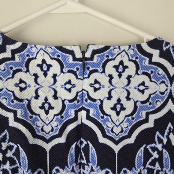 Talbots Blue Paisley Print Fit n' Flare Dress Pockets Size 4P Careerwear - Picture 6 of 12